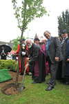 The Archbishop plants a tree with Tony Baldry MP at St Mary's Banbury during the visit to the Oxford Diocese (6-9 May 2011)